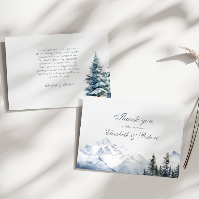 Carte De Remerciements Mariage des monts et pins de neige (Snowy Mountain & Pine Trees Wedding Thank You Card on a sunny white table.)