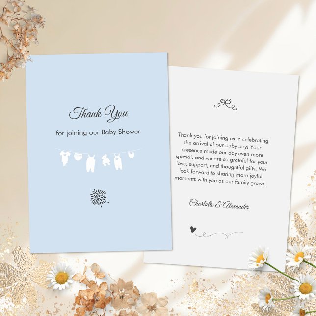 Carte De Remerciements Mini-ligne de linge bleu clair Baby Boy Douche (Minimalist Light Blue Clothesline Baby Boy Shower Thank You ©Susanne Sachers - Sunny Mind Design  🌞)