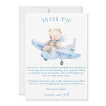 Ours en peluche doux sur un avion