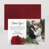 Photo de mariage élégante d'une rose rouge simple