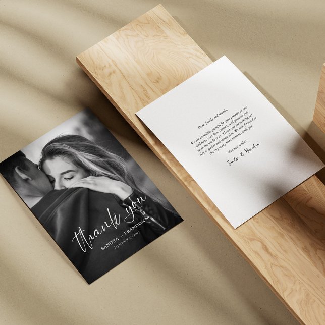 Carte de remerciements photo Mariage de script bla (Modern White Script Photo Wedding Thank You Card)