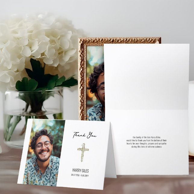 Carte De Remerciements Portrait croisé de verdure Photo Petits funéraille (Funeral thank you card with photo by Darling & May)