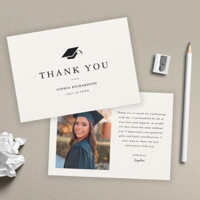 Carte De Remerciements Simple classique noir et blanc photo graduation (Simple black and white graduation photo thank you card.)