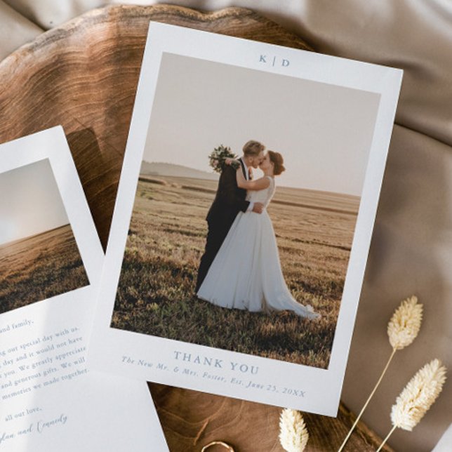 Carte De Remerciements Simple Dusty Blue élégant mariage photo (Simple Monogram Dusty Blue Wedding Photo Thank You Cards.)