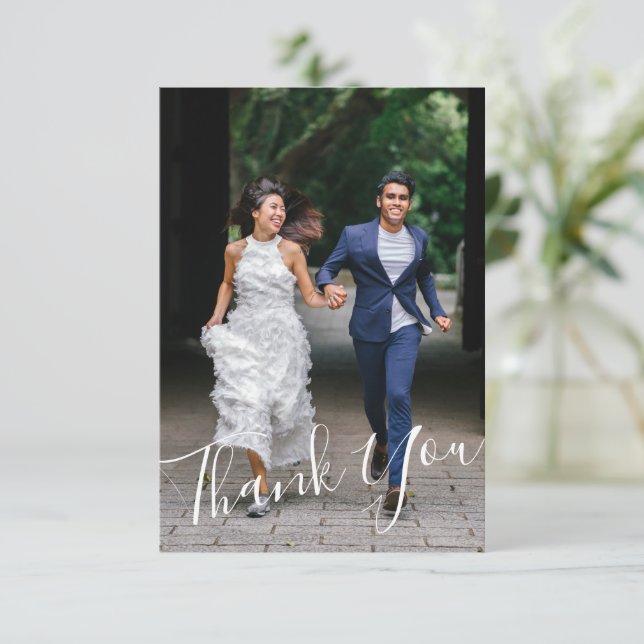 Carte De Remerciements Simple moderne Mariage lettres main 2 Photo person (Debout devant)