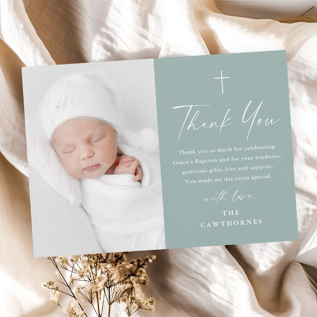 Carte De Remerciements Style moderne élégant Sage de script Vert Photo Ba (Modern elegant script sage green baby photo baptism thank you cad.)