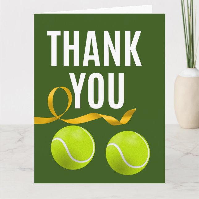 Carte De Remerciements Tennis avec raquette et balles sur herbe verte mer (Devant)