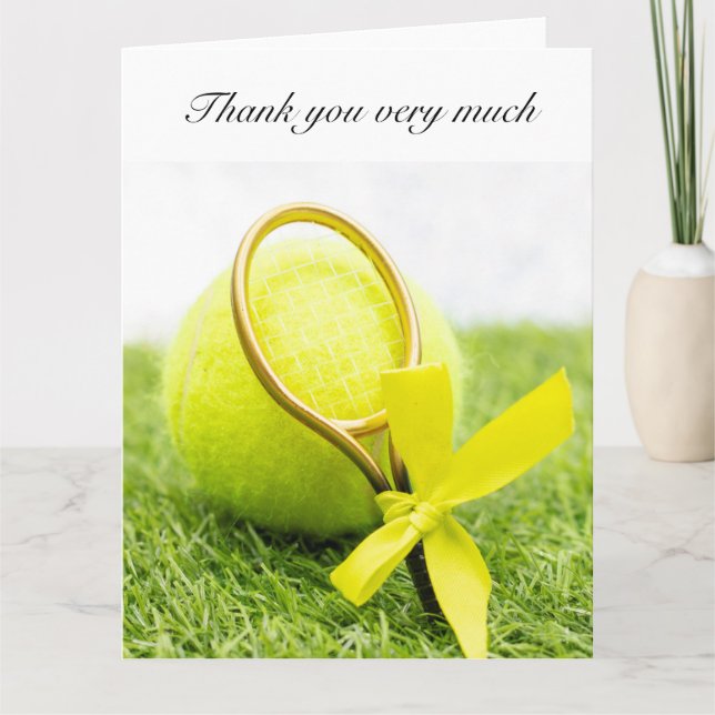 Carte De Remerciements Tennis avec raquette et boules sur herbe verte (Devant)