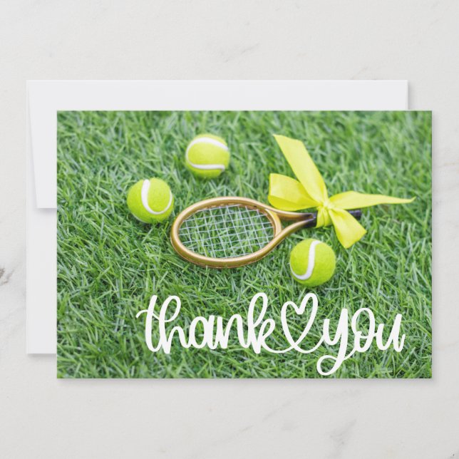 Carte De Remerciements Tennis avec raquette et boules sur herbe verte (Devant)