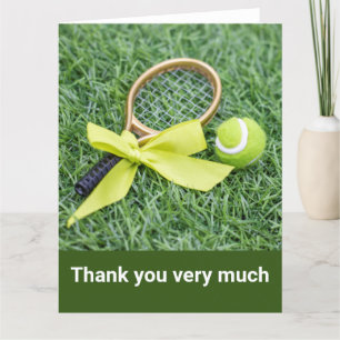Carte De Remerciements Tennis avec raquette et boules sur herbe verte