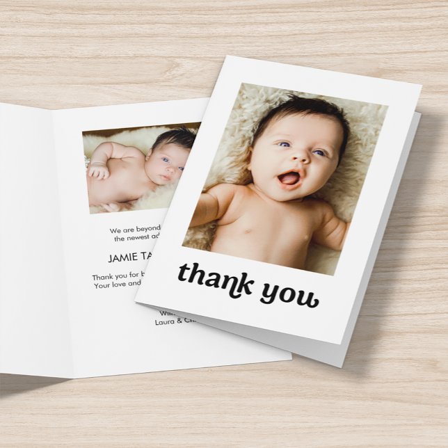 Carte De Remerciements Typographie simple Photo personnalisée bébé (Simple baby thank you folded photo card.)