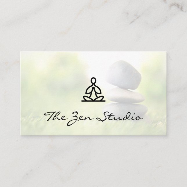 Carte De Rendez-vous Logo de méditation | Pierres empilées dans l'herbe (Devant)