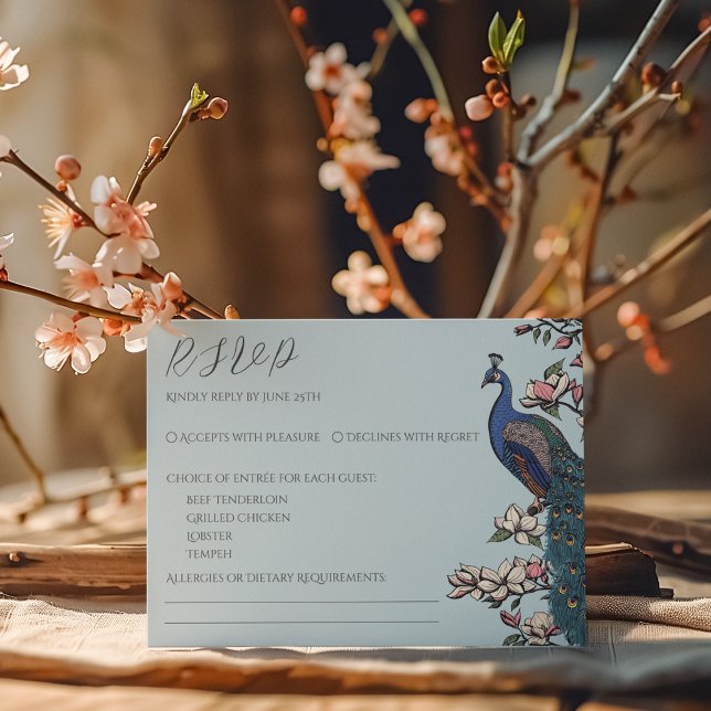 Carte de réponse Chic Blue Peacock (Elegant Blue RSVP Card. Hand Drawn Illustration of Peafowl Peacock on Magnolia Tree Branch in Bloom)
