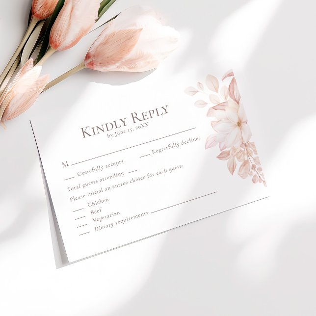 Carte de réponse de mariage aux roses blanches et  (Romantic White and Pink Roses Wedding RSVP Card on a sunny table with pale pink flowers.)