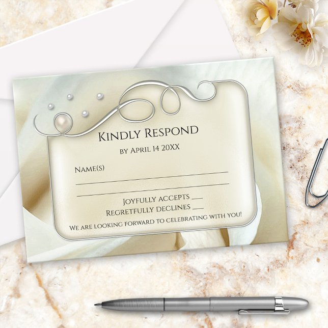 Carte de réponse de mariage élégante argent perle  (RSVP card featuring artistic silver floral swirls and tiny pearls on a chic ivory cream colored rose)
