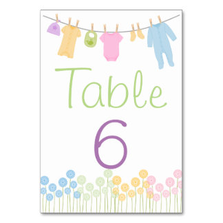 Carte de table pour les petits vêtements