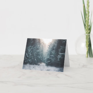 Carte de vacances en forêt d'hiver - Neige paisibl