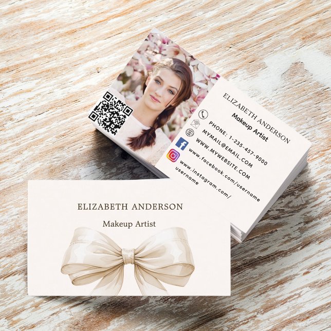 Carte De Visite Beige crème bow qr code médias sociaux photo (Créateur téléchargé)