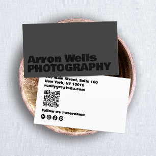 Carte De Visite Black on Black Modern Bold Typographie QR Code