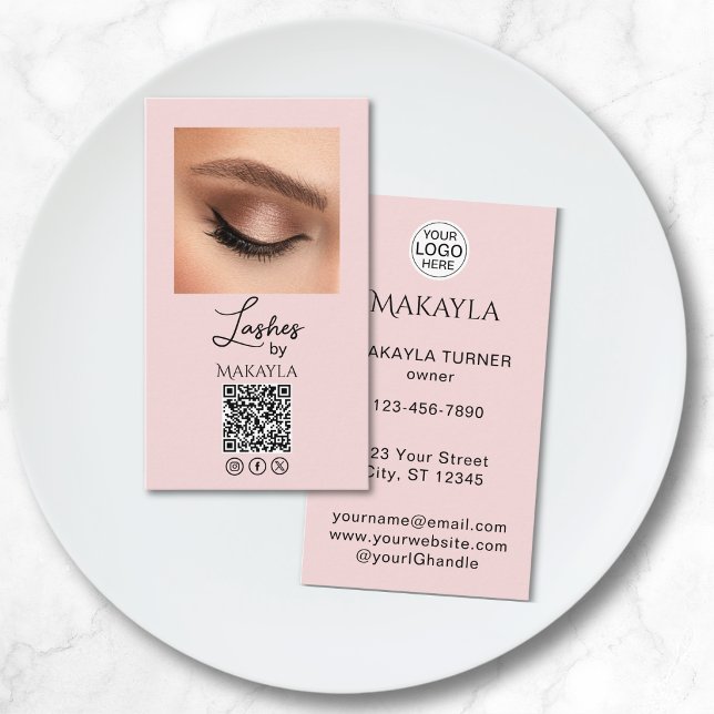 Carte De Visite Blush Rose Logo Script Code QR Photo Cils (Créateur téléchargé)