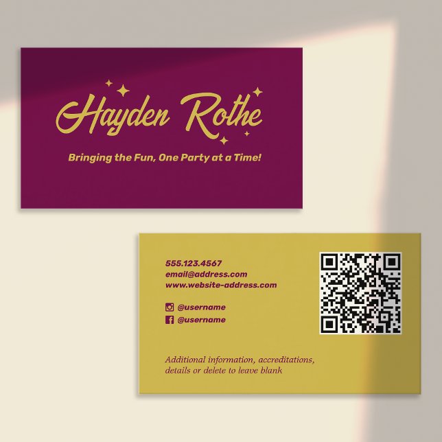 Carte De Visite Burgundy Retro Typographie Code QR (Créateur téléchargé)