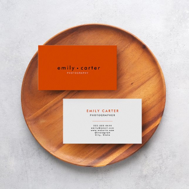 Carte De Visite Captivé avec un chic minimaliste : Orange tendance (A stunning modern orange and white business card.)