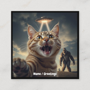 Carte De Visite Carré Chat prenant un selfie avec un OVNI et Bigfoot Cad