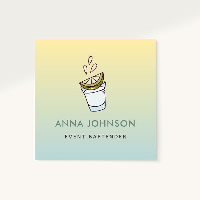Carte De Visite Carré Cocktails Cool modernes Lime dans un barman en ver (Créateur téléchargé)