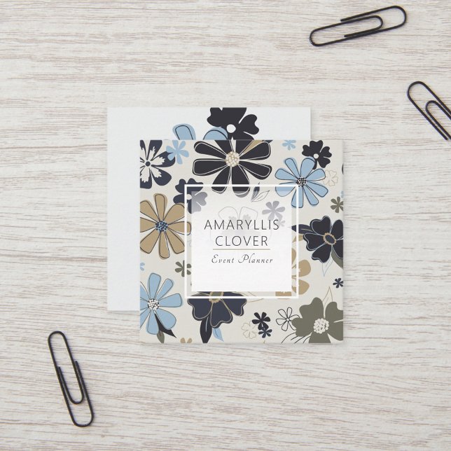 Carte De Visite Carré Floral Motif bleu rétro (Floral Retro Blue Pattern Square Business Card from Studio Posies.)