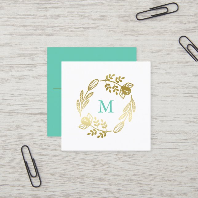 Carte De Visite Carré Golden Floral Wreath & Mint Green Monogramme (Devant/Arrière en situation)
