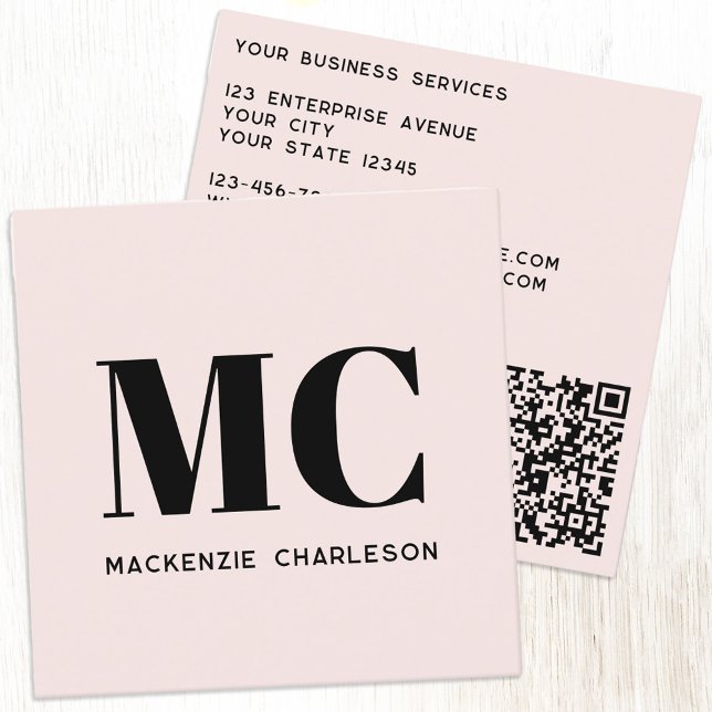 Carte De Visite Carré Initiales Monogrammes modernes QR Code rose pâle (Simple minimalist monogram initials QR code blush pink professional business card)