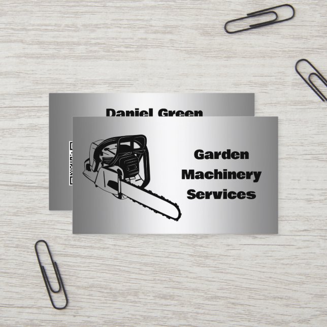 Carte De Visite Chainsaw Services Machine de jardin QR personnalis (Devant/Arrière en situation)