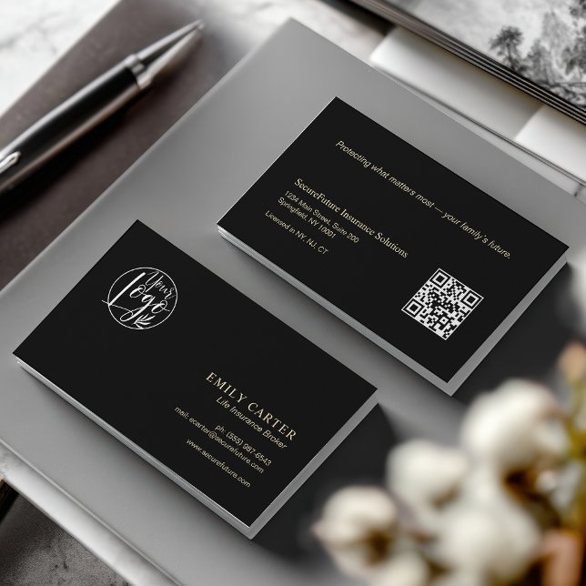 Carte De Visite Code QR du courtier d'assurance vie en or noir min (Minimal Black gold Life Insurance Broker QR Code Business Card)
