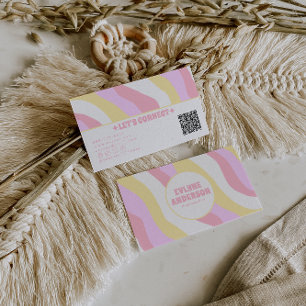 Carte De Visite Code QR pastel rétro rose 70s Boho Groovy féminin 