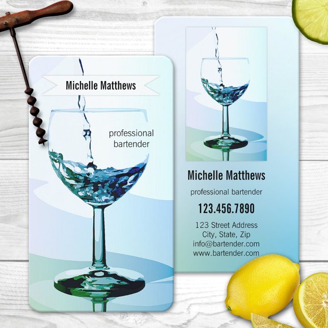 Carte de visite de barman professionnel moderne (Simple bartender business card with a painting of a glass with a liquid being poured in)