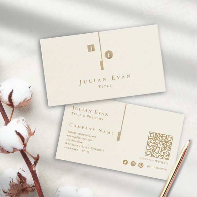 Carte De Visite Élégant Ivoire Artistique Blanc Crémeux Monogramme (Elegant Artistic Ivory White Creamy Gold Monogram Business Card)
