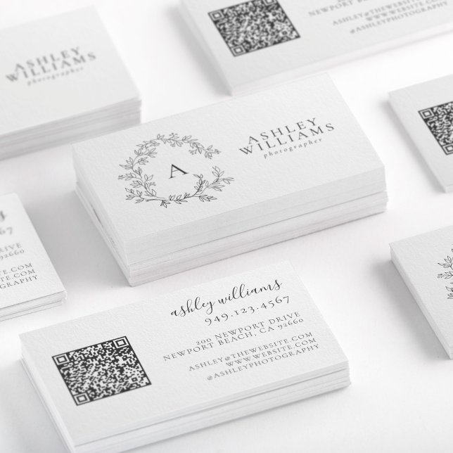 Carte De Visite Élégant Monogramme gris Cimier floral Code QR (Créateur téléchargé)