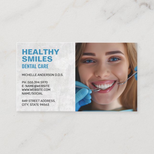 Carte De Visite Femme Souriante Se Nettoyer Les Dents (Devant)