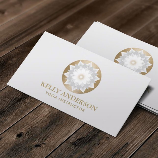 Carte De Visite Gold Lotus Logo Yoga Instructeur Salon Spa (Créateur téléchargé)