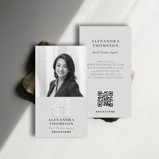 Carte De Visite Immobilier Faux Embossé noir blanc classique photo (real estate professional business card photo qr code black white modern elegant faux embossed)