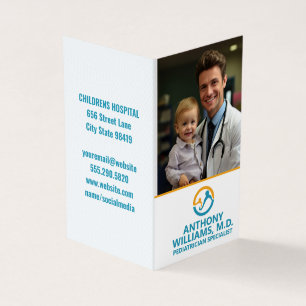 Carte De Visite Jeune Docteur tenant un enfant souriant