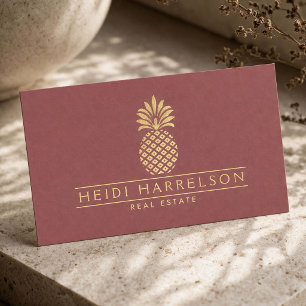 Carte De Visite Logo élégant d'ananas doré sur fond rouge terne