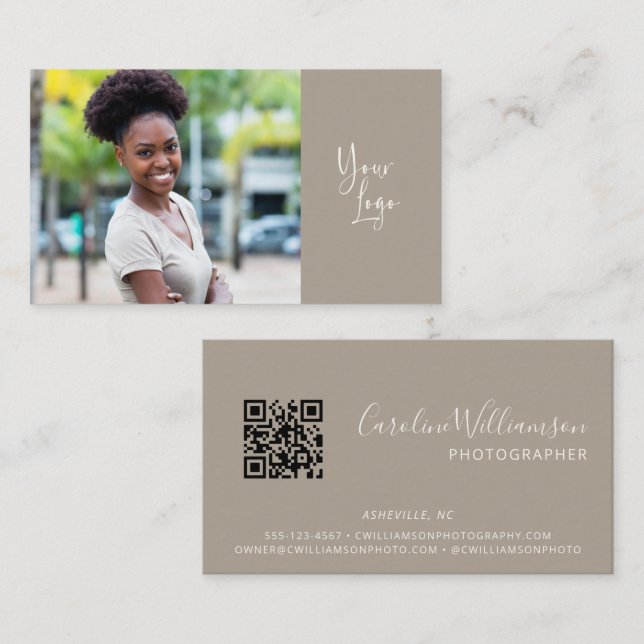 Carte De Visite Logo moderne Boho Taupe Simple QR Code Photo (Devant / Derrière)