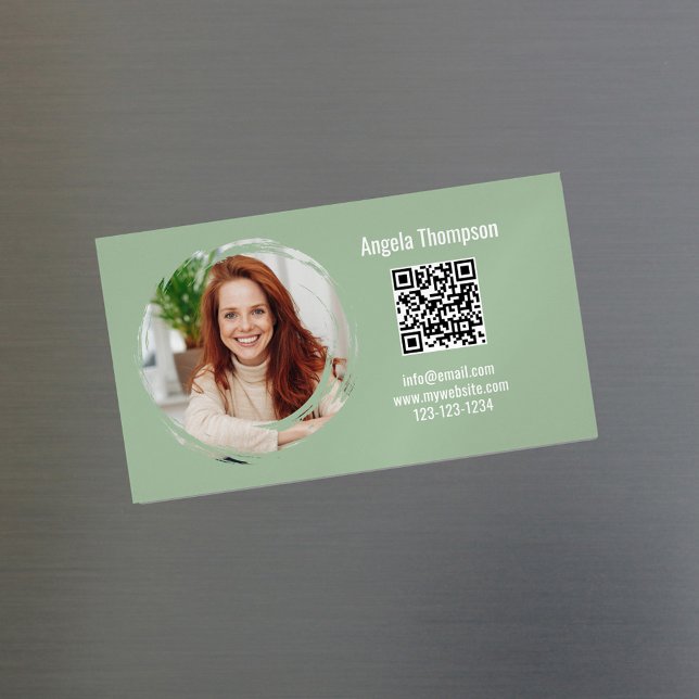 Carte De Visite Magnétique Photo QR Code Green Modern Magnetic  (Green photo business car magnetic card.)