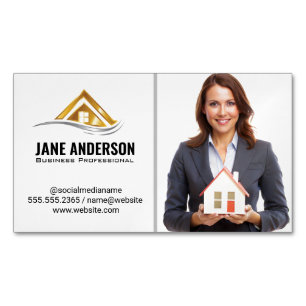 Carte De Visite Magnétique Realtor Holding Home Femme d'affaires