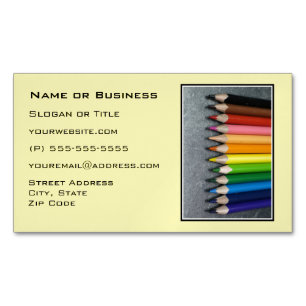 Carte De Visite Magnétique Une rangée de crayons colorés.