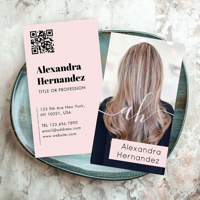 Carte De Visite Maquillage de cheveux rose Monogramme photo Code Q (Pink Hair Makeup Photo Monogram Initial Qr Code Business Card)