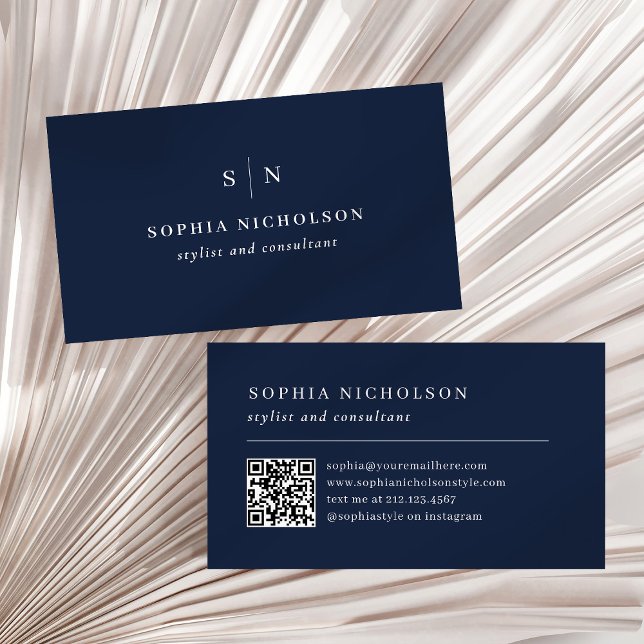 Carte De Visite Minimal et chic | Monogramme bleu marine et code Q (Créateur téléchargé)
