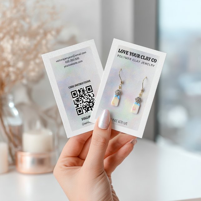 Carte De Visite Moderne Iridescente Pearl QR Code Bijoux oreille (Modern Iridescent Pearl QR Code Jewelry Earring Business Card)
