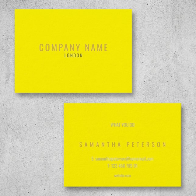 Carte De Visite néon brillant (Bright neon yellow business card.)
